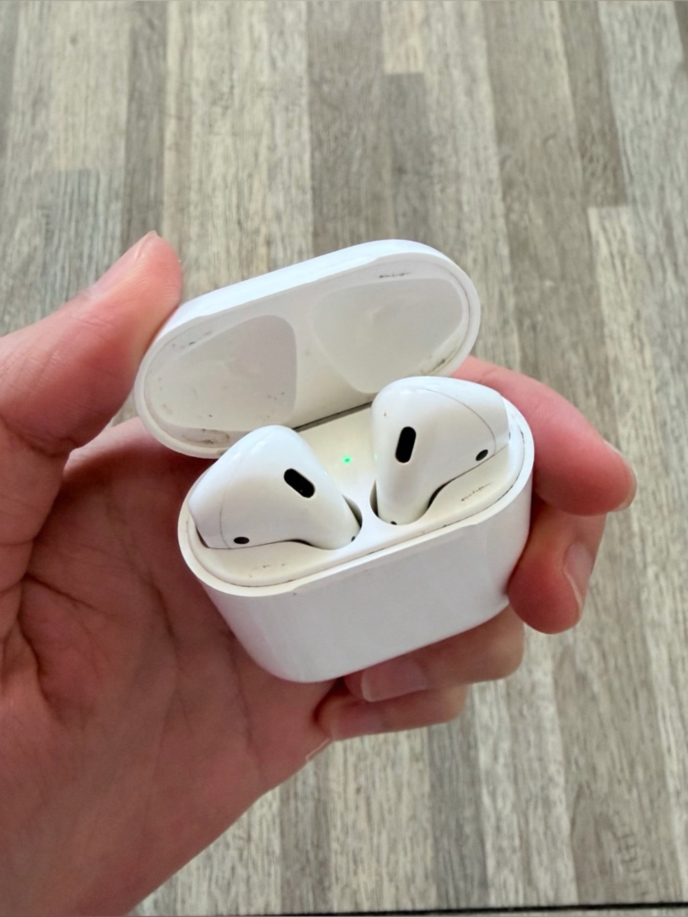 Apple AirPods 2 right side issues